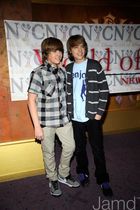 Cole & Dylan Sprouse : cole_dillan_1236446529.jpg