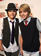 Cole & Dylan Sprouse : cole_dillan_1236565456.jpg