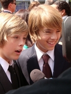 Cole & Dylan Sprouse : cole_dillan_1280913529.jpg