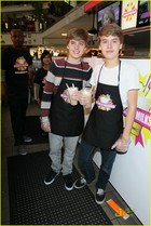 Cole & Dylan Sprouse : cole_dillan_1289925357.jpg