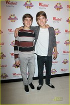 Cole & Dylan Sprouse : cole_dillan_1289925369.jpg