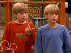 Cole & Dylan Sprouse : spr-suitelife102_050.jpg