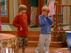 Cole & Dylan Sprouse : spr-suitelife102_061.jpg