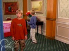 Cole & Dylan Sprouse : spr-suitelife102_073.jpg