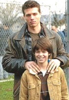 Colin Ford : TI4U1381091746.jpg