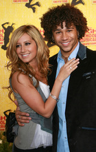 Corbin Bleu : TI4U_u1191857931.jpg