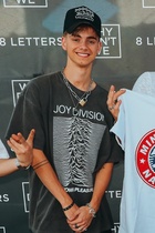 Corbyn Besson : corbyn-besson-1585075883.jpg