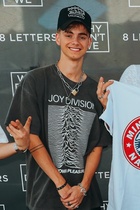 Corbyn Besson : corbyn-besson-1585075883.jpg