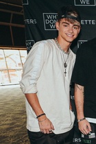 Corbyn Besson : corbyn-besson-1585076566.jpg