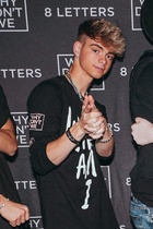 Corbyn Besson : corbyn-besson-1585076789.jpg