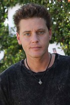 Corey Haim : corey-haim-1337552165.jpg