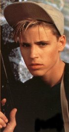 Corey Haim : coreyhat.jpg