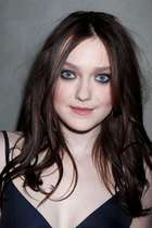 Dakota Fanning : dakota-fanning-1361051086.jpg