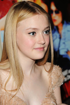 Dakota Fanning : dakota-fanning-1378399518.jpg