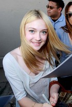 Dakota Fanning : dakota-fanning-1378399622.jpg