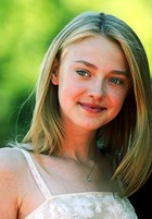 Dakota Fanning : dakota-fanning-1397144172.jpg