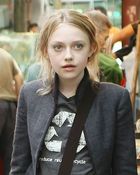 Dakota Fanning : dakota_fanning_1227199676.jpg