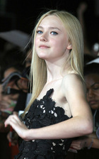 Dakota Fanning : dakota_fanning_1267600873.jpg