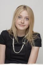 Dakota Fanning : dakota_fanning_1270964686.jpg