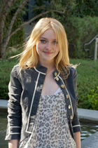 Dakota Fanning : dakota_fanning_1277266717.jpg