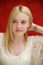 Dakota Fanning : dakota_fanning_1277268353.jpg