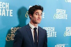 Darren Criss : darren-criss-1491583474.jpg