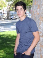 David Henrie : david-henrie-1322250450.jpg