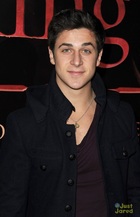 David Henrie : david-henrie-1357349884.jpg