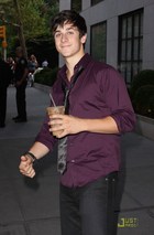 David Henrie : david-henrie-1357352949.jpg