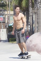 Dean Geyer : dean-geyer-1359445317.jpg