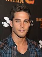 Dean Geyer : dean-geyer-1359445349.jpg