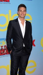 Dean Geyer : dean-geyer-1387814547.jpg