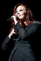 Demi Lovato : demi-lovato-1323661360.jpg