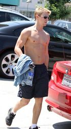 Derek Hough : derek-hough-1316482737.jpg