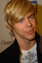 Derek Hough : derek-hough-1317184193.jpg