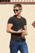 Derek Hough : derek-hough-1327193040.jpg