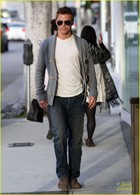 Derek Hough : derek-hough-1330087369.jpg