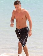 Derek Hough : derek-hough-1330116490.jpg