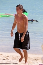 Derek Hough : derek-hough-1332198834.jpg