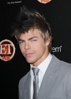 Derek Hough : derek-hough-1332796556.jpg