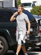 Derek Hough : derek-hough-1332872150.jpg