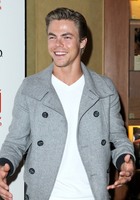 Derek Hough : derek-hough-1339480752.jpg