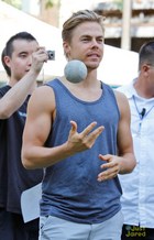 Derek Hough : derek-hough-1350232646.jpg