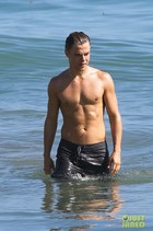 Derek Hough : derek-hough-1350232657.jpg
