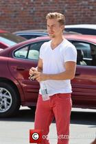 Derek Hough : derek-hough-1350232679.jpg