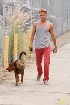 Derek Hough : derek-hough-1350232687.jpg