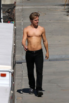 Derek Hough : derek-hough-1351174676.jpg