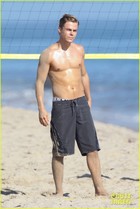 Derek Hough : derek-hough-1360391212.jpg