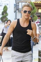 Derek Hough : derek-hough-1363149436.jpg