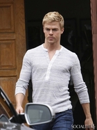 Derek Hough : derek-hough-1372467959.jpg